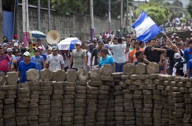 El gobierno de Ortega ataca bastión opositor con fusiles de guerra